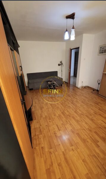 Mall Vitan, garsoniera de inchiriat.